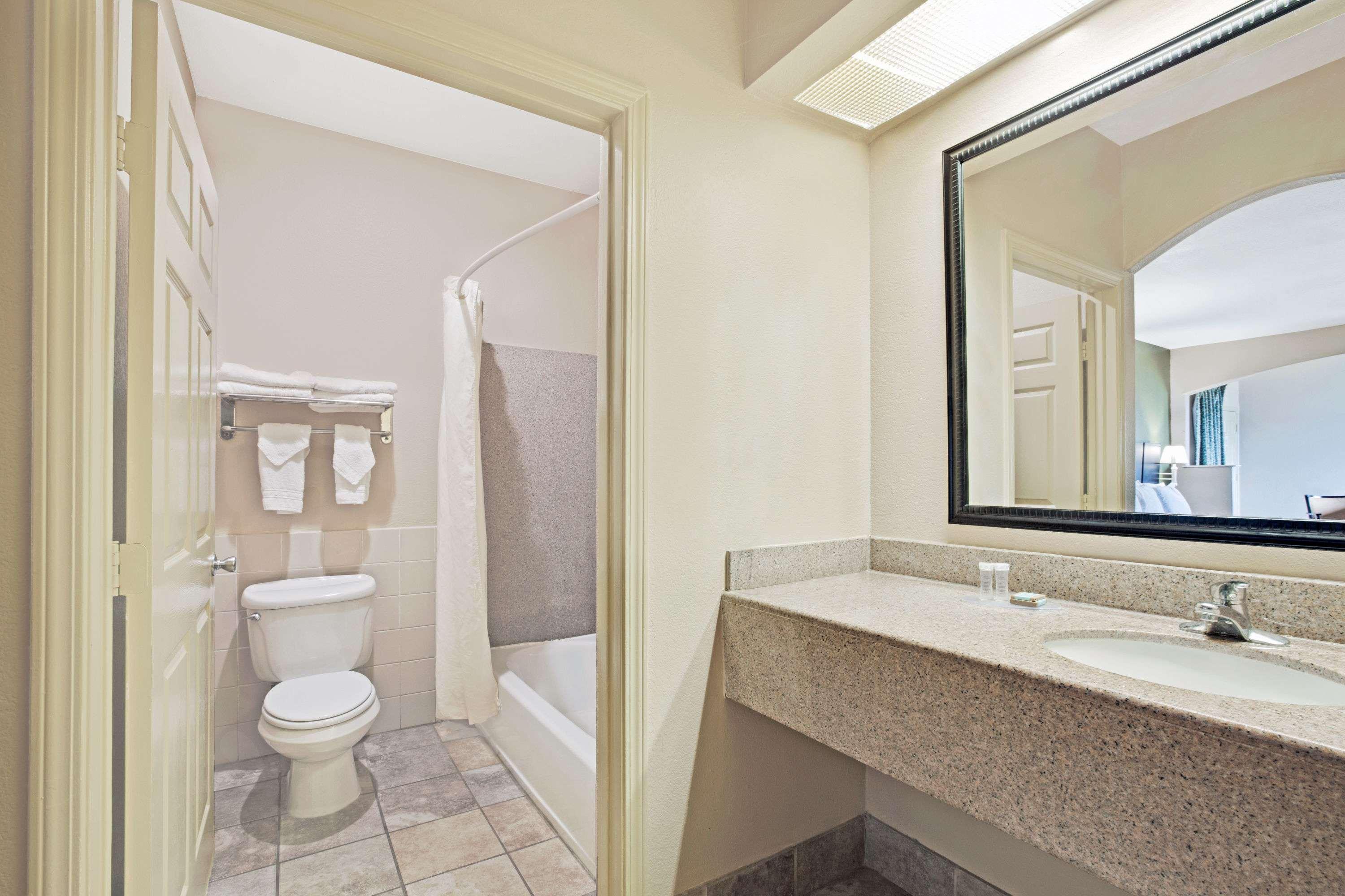 Red Roof Inn Plus + Galveston - Beachfront Ngoại thất bức ảnh