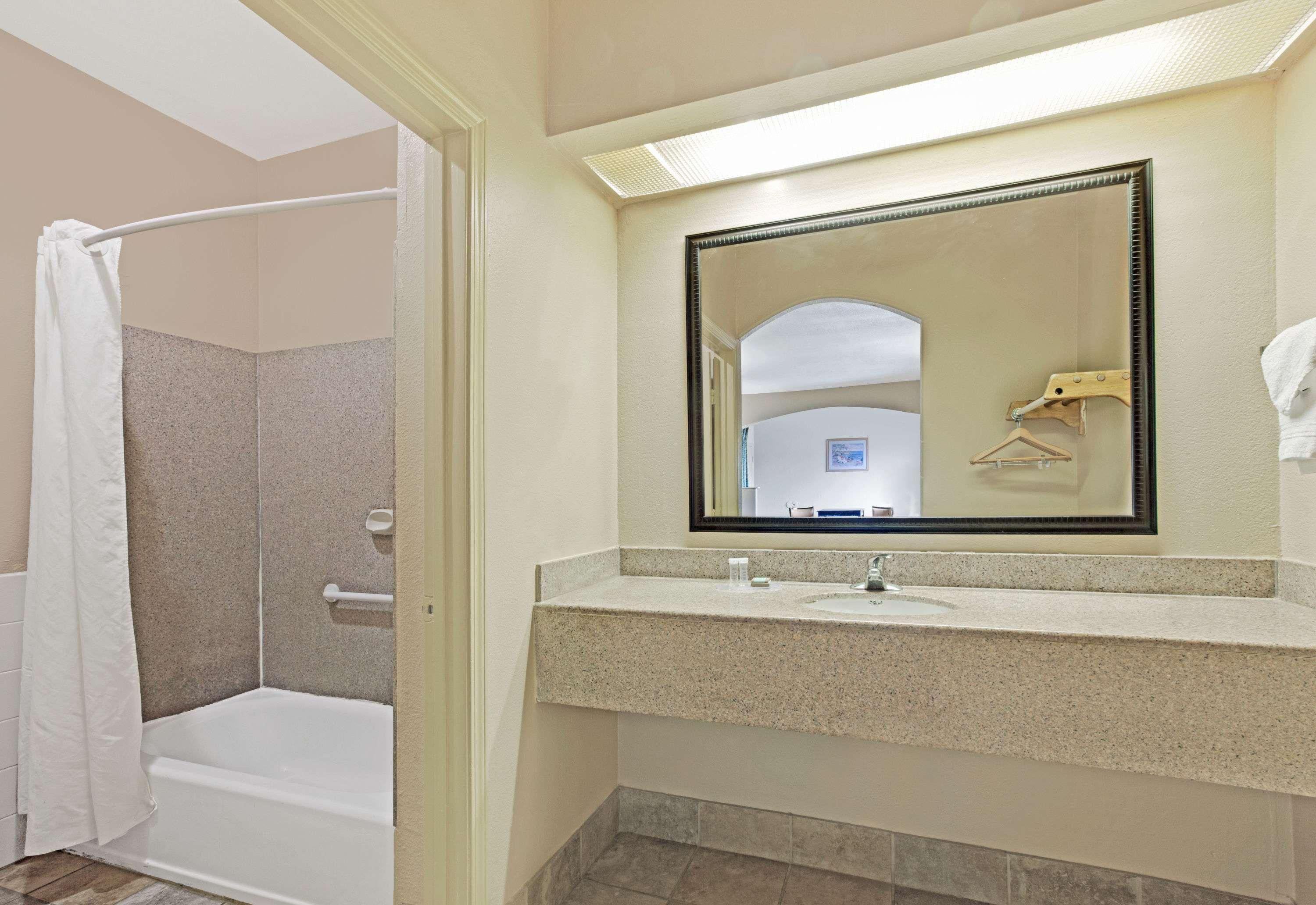Red Roof Inn Plus + Galveston - Beachfront Ngoại thất bức ảnh