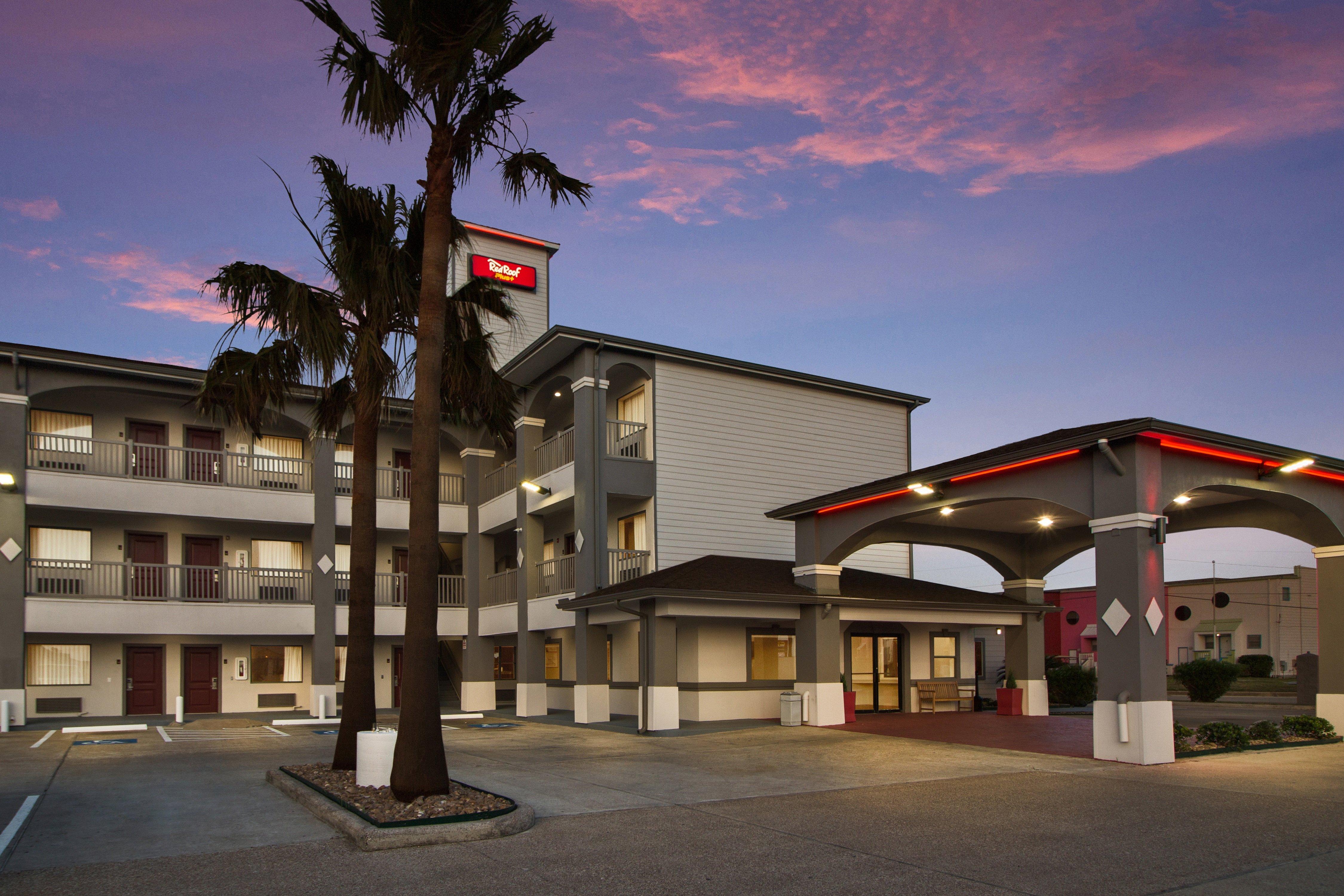 Red Roof Inn Plus + Galveston - Beachfront Ngoại thất bức ảnh