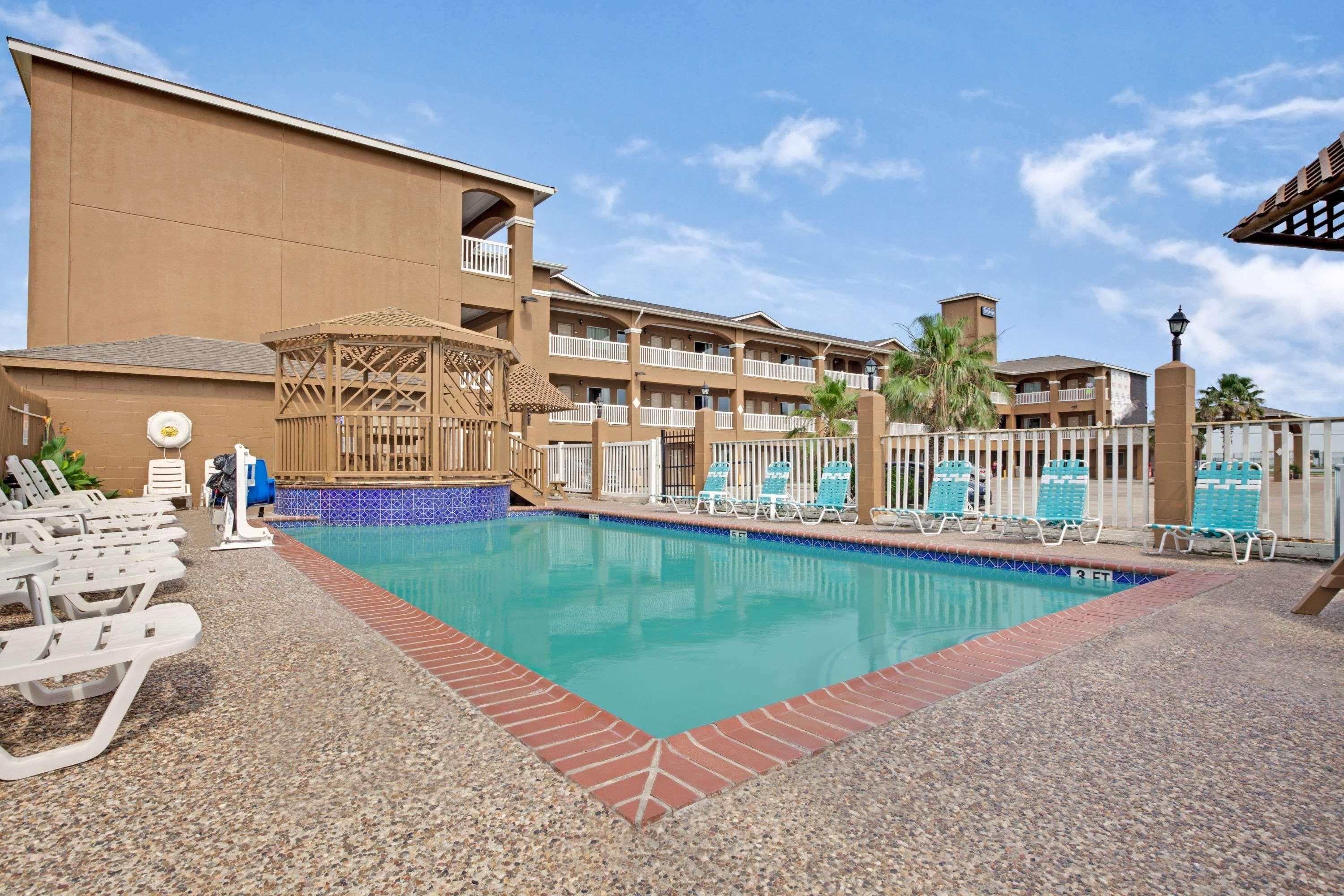 Red Roof Inn Plus + Galveston - Beachfront Ngoại thất bức ảnh