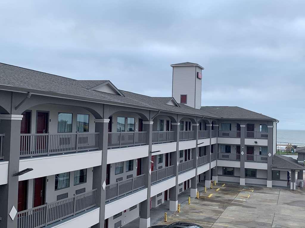 Red Roof Inn Plus + Galveston - Beachfront Ngoại thất bức ảnh